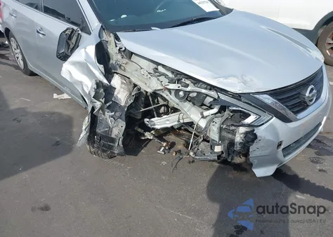 2018 Nissan Altima 2.5 S z USA, uszkodzony, nr VIN 1N4AL3AP1JC174805